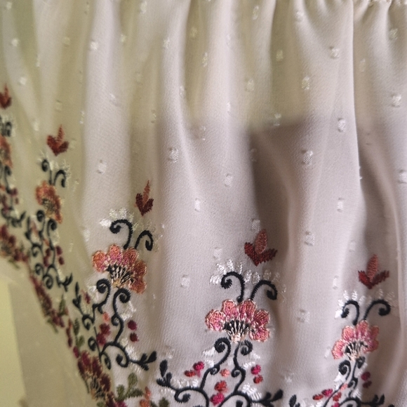 White House Black Market Off White Peasant Style Embroidered Blouse Size Med - Picture 3 of 11